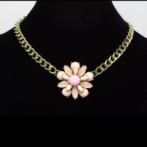 Gold Tone Curb Chain Necklace with Peachy Pink Flower Pendant NWOT